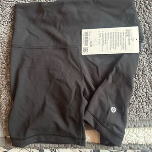 lululemon athletica Wunder train HR 6 inch short - NEW
